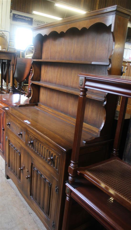 Oak linenfold carved dresser(-)
